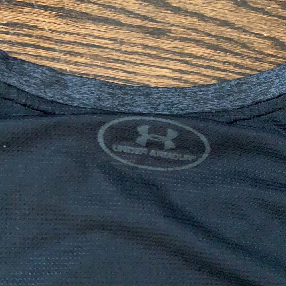 Under Armour Fitted HeatGear Shirt - Medium - Picture 6 of 6